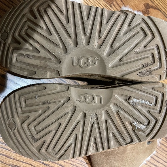 UGG light brown size 3 kids’ boots. - Picture 5 of 6